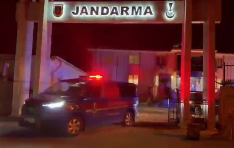 Antalya’da operasyon yapılan evde çok sayıda silah ele geçirildi
