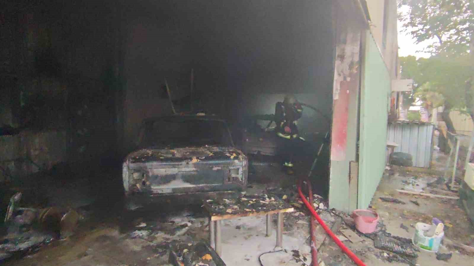 Antalya’da oto boyama atölyesindeki yangında iki iş yeri zarar gördü
