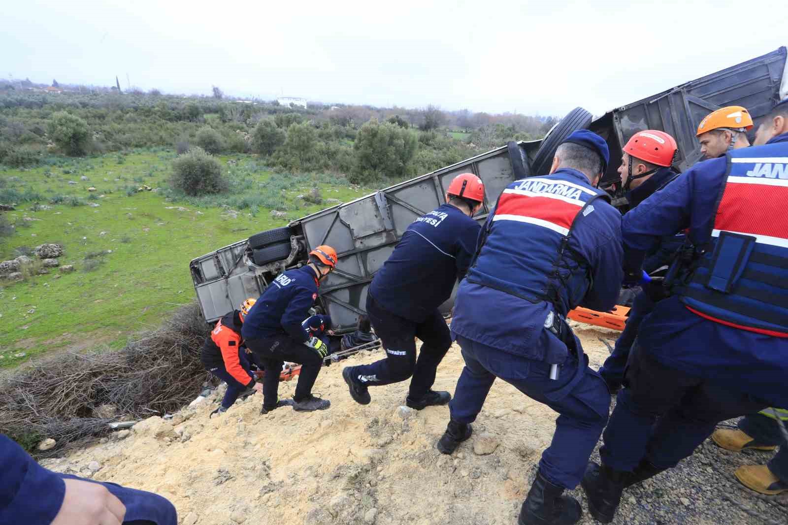 Antalya’da otobüs kazasında ölenlerin isimleri belli oldu
Antalya’da otobüs kazasında ölenlerin isimleri belli oldu