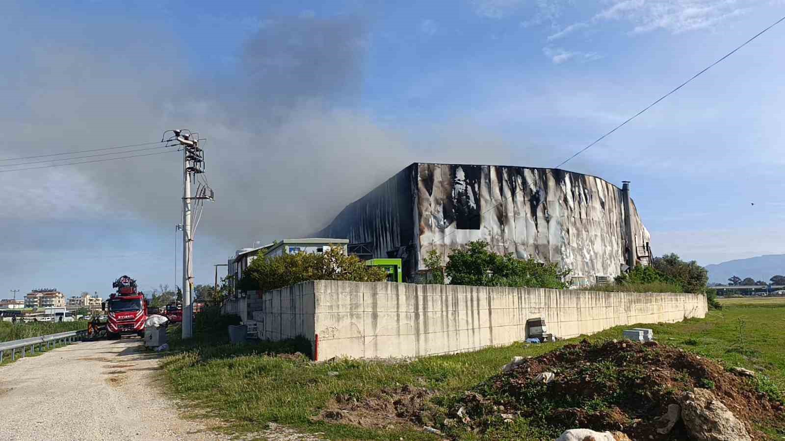 Antalya’da patates üretim tesisinde yangın
