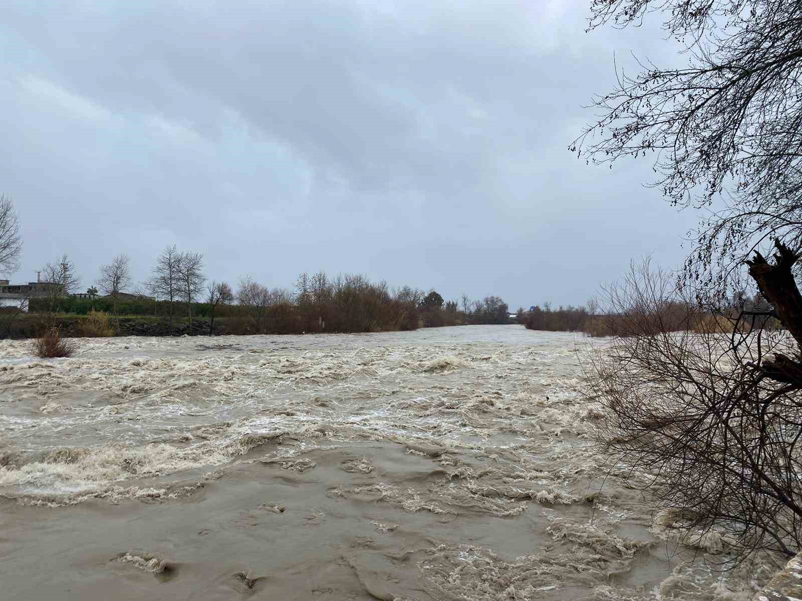 Antalya’da sağanak taşkına yol açtı
