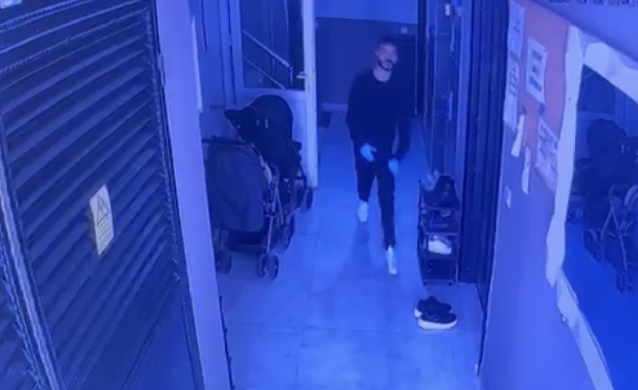 Antalya’da tartıştığı 37 haftalık hamile eşini dizlerinden vurdu
