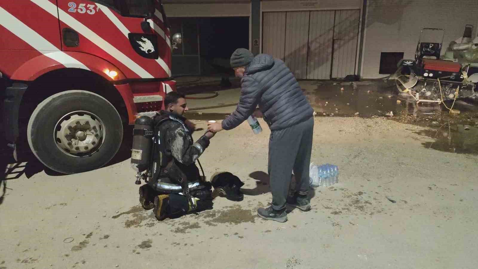 Antalya’da tekne imalathanesinde yangın
