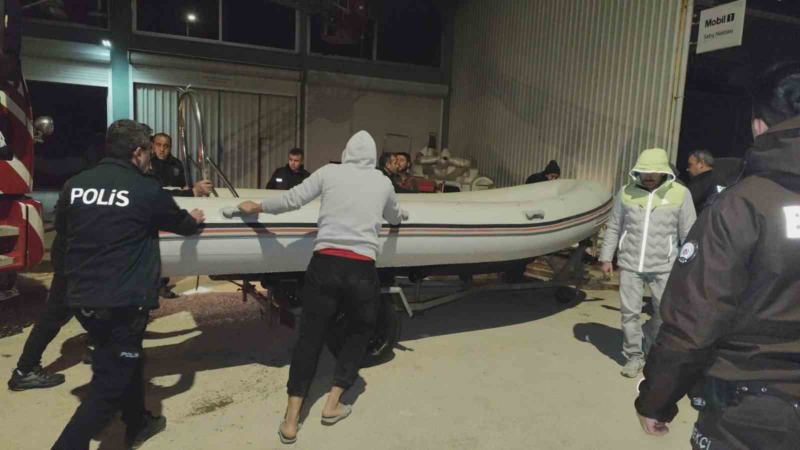 Antalya’da tekne imalathanesinde yangın
