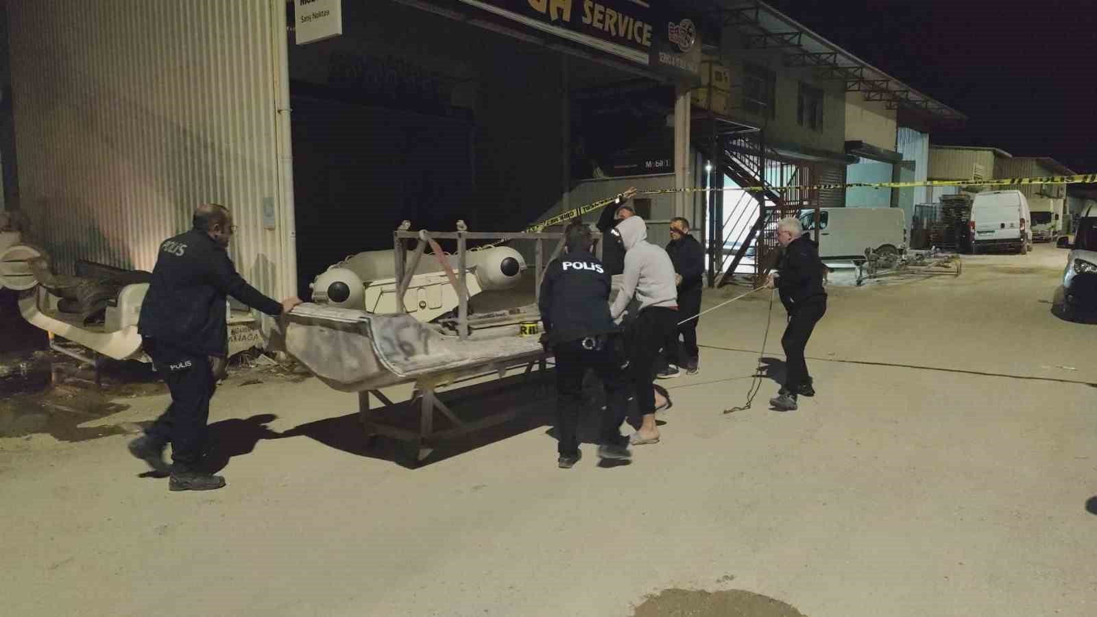 Antalya’da tekne imalathanesinde yangın
