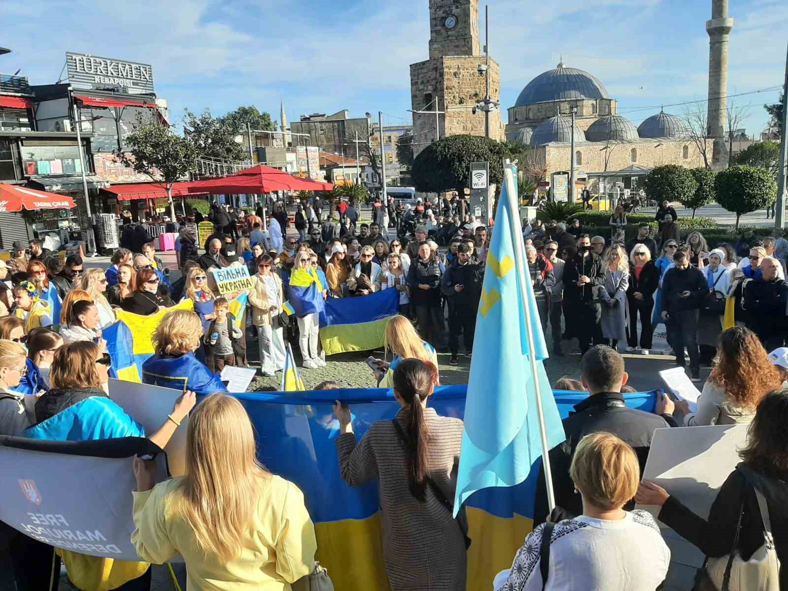Antalya’da Ukraynalılardan 4. yıl çağrısı: "Bu savaşın en büyük acısı Ukraynalı çocukların geleceğidir"
