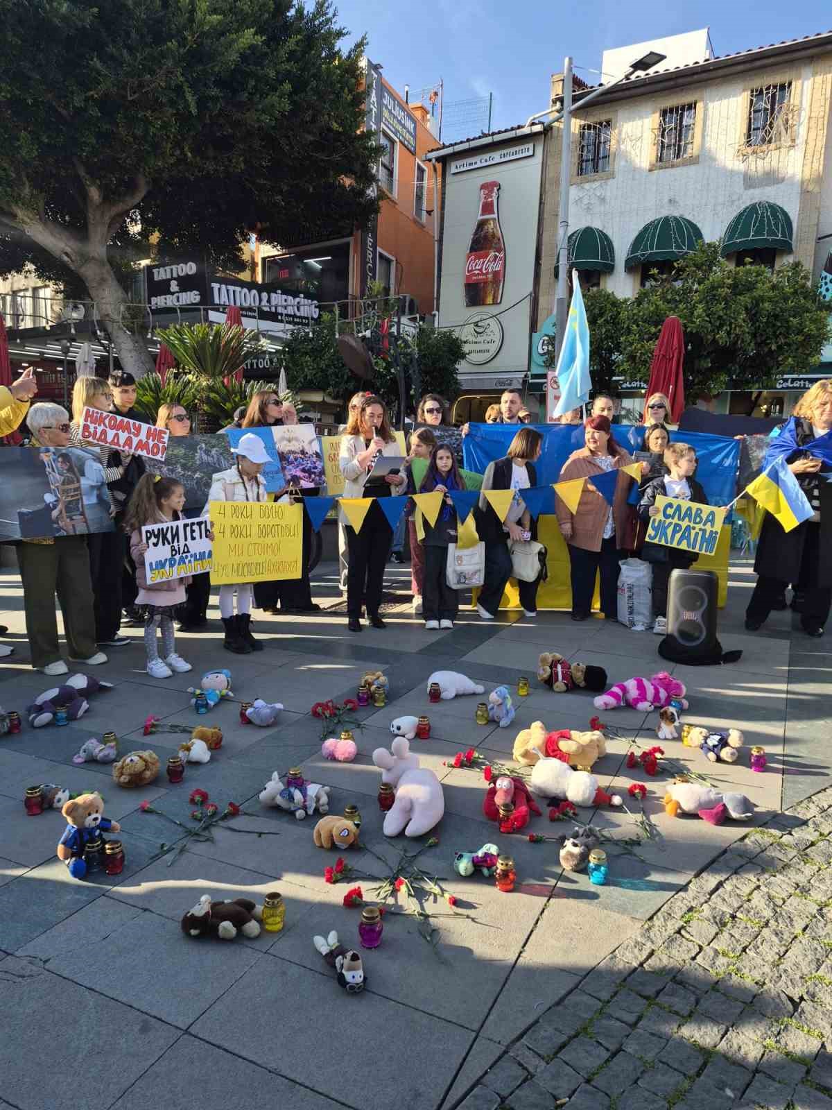 Antalya’da Ukraynalılardan 4. yıl çağrısı: "Bu savaşın en büyük acısı Ukraynalı çocukların geleceğidir"
