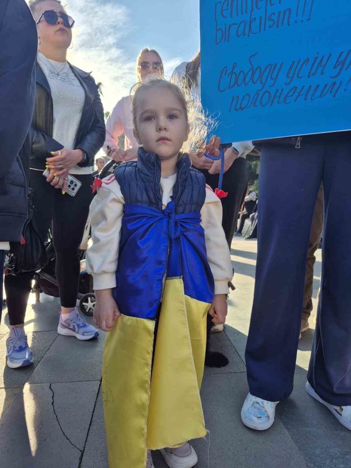 Antalya’da Ukraynalılardan 4. yıl çağrısı: "Bu savaşın en büyük acısı Ukraynalı çocukların geleceğidir"
