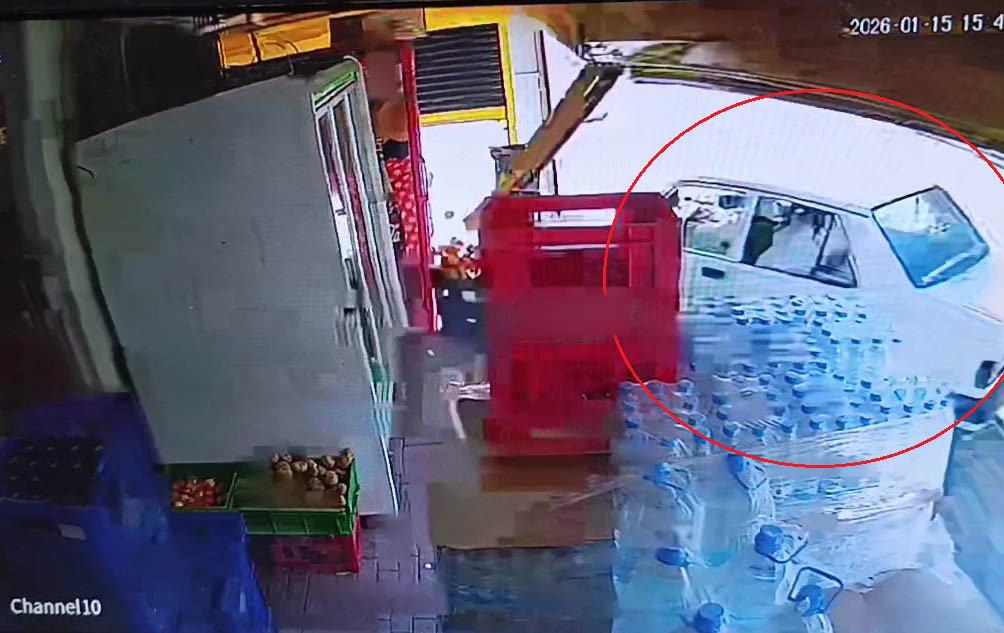 Antalya’da virajı alamayan Tofaş markete girdi
