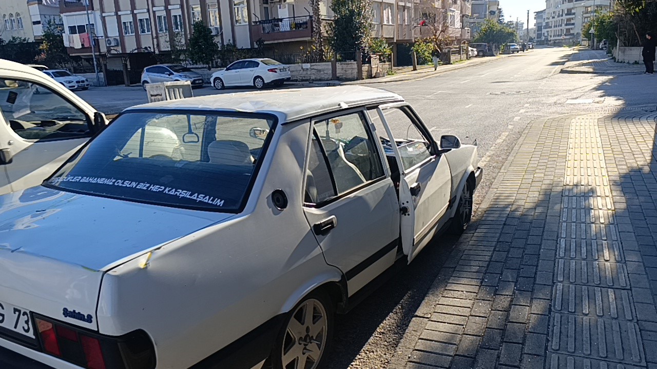 Antalya’da virajı alamayan Tofaş markete girdi
