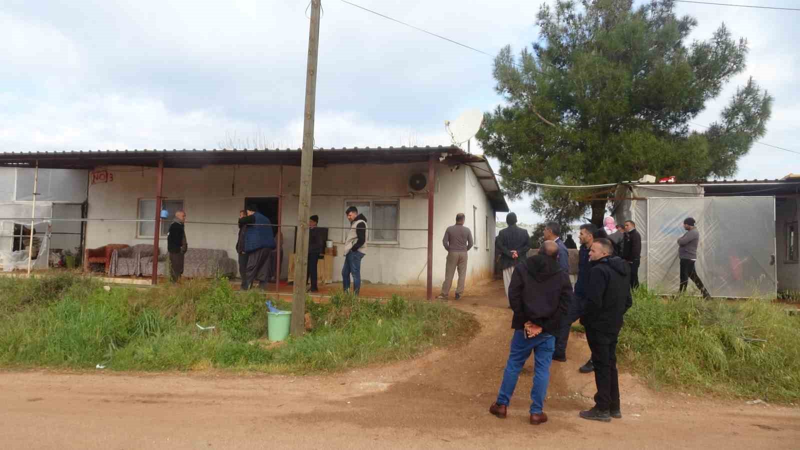 Antalya’da yangın faciası sera işçisi anne ve 5 çocuğu hayatını kaybetti
Antalya’da yangın faciası sera işçisi anne ve 5 çocuğu hayatını kaybetti