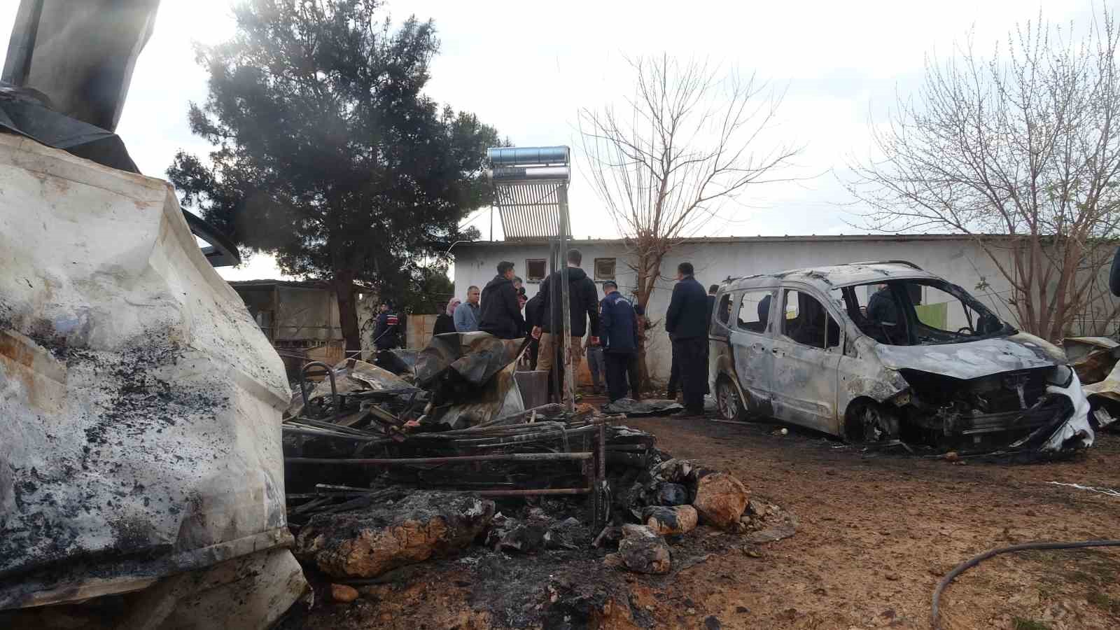 Antalya’da yangın faciası sera işçisi anne ve 5 çocuğu hayatını kaybetti
Antalya’da yangın faciası sera işçisi anne ve 5 çocuğu hayatını kaybetti