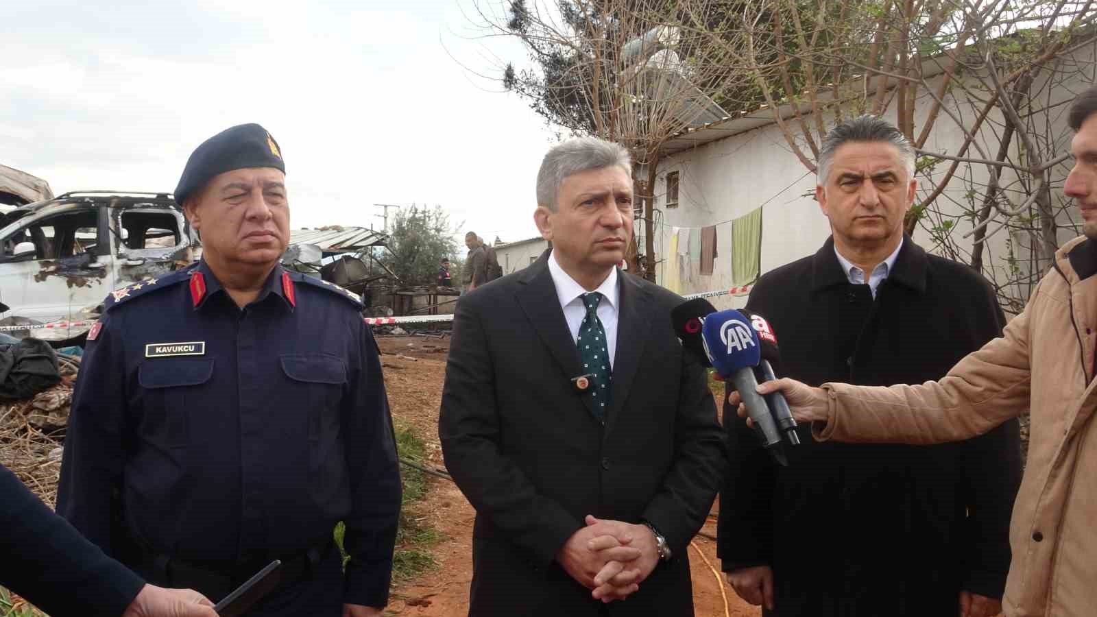 Antalya’da yangın faciası sera işçisi anne ve 5 çocuğu hayatını kaybetti
Antalya’da yangın faciası sera işçisi anne ve 5 çocuğu hayatını kaybetti