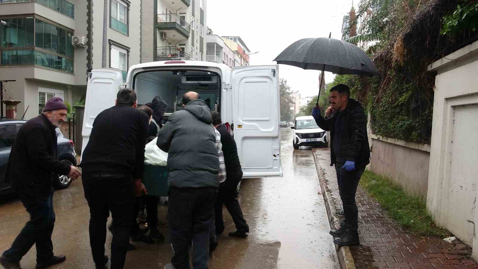 Antalya’da yaşlı kadın evinde ölü bulundu
