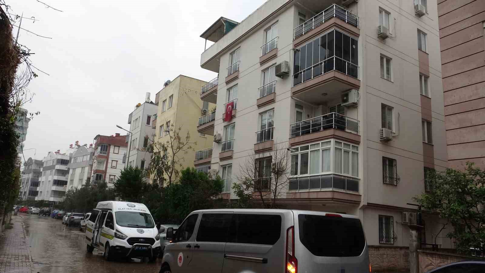 Antalya’da yaşlı kadın evinde ölü bulundu
