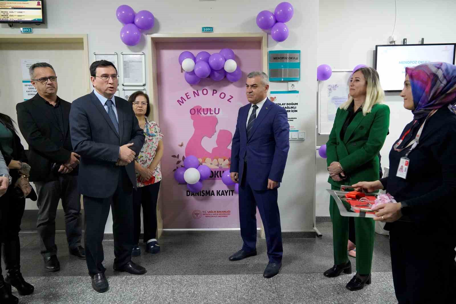 Antalya’nın ilk ‘Menopoz Okulu’ Kepez Devlet Hastanesi’nde açıldı
