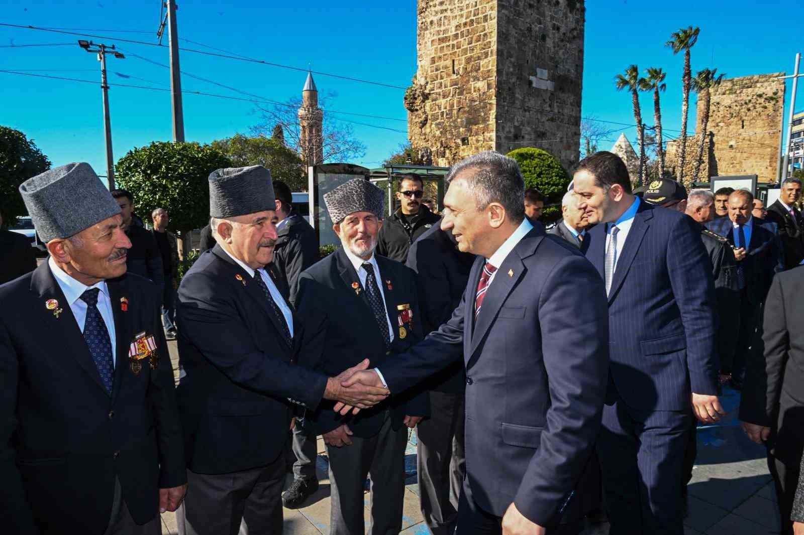 Antalya’nın Kurtuluş Savaşı’nda verdiği ilk sivil şehidi törenle anıldı
Antalya’nın Kurtuluş Savaşı’nda verdiği ilk sivil şehidi törenle anıldı