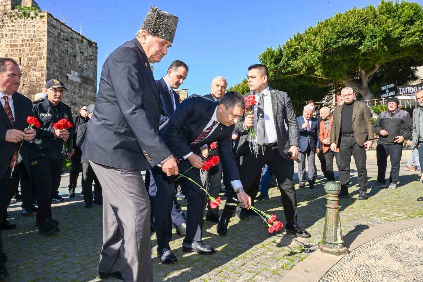 Antalya’nın Kurtuluş Savaşı’nda verdiği ilk sivil şehidi törenle anıldı
Antalya’nın Kurtuluş Savaşı’nda verdiği ilk sivil şehidi törenle anıldı