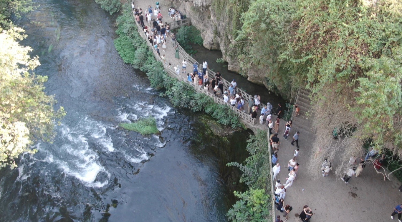 Antalya’nın simgelerinden Düden Şelalesi, 2025’te yaklaşık 900 bin ziyaretçiyi ağırladı
