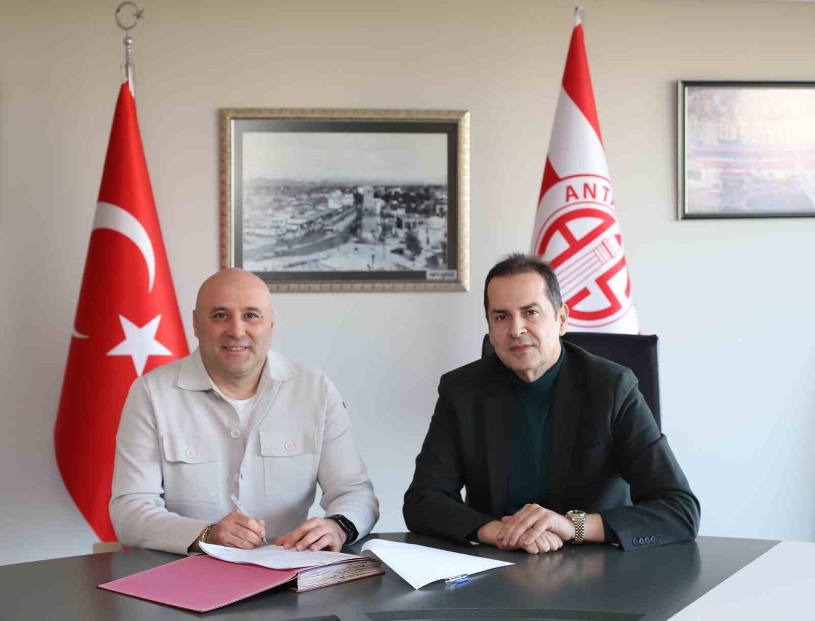 Antalyaspor’da takımın başına Sami Uğurlu getirildi
