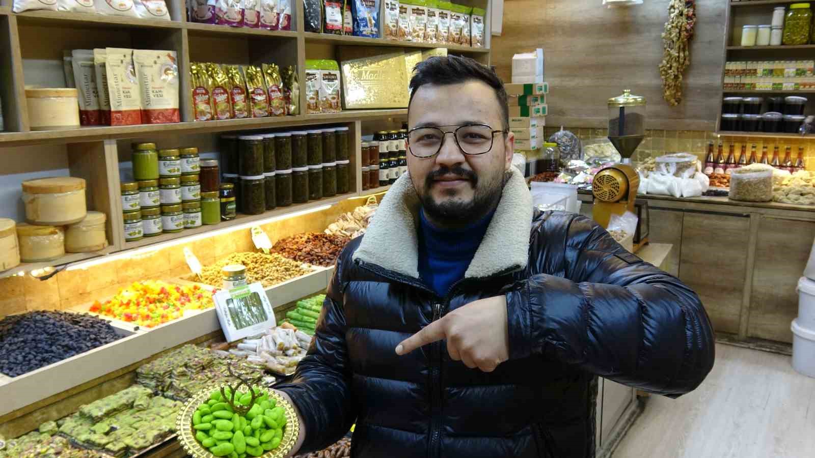 Antep fıstıklı badem şekeri Ramazan’da ağızları tatlandırıyor
