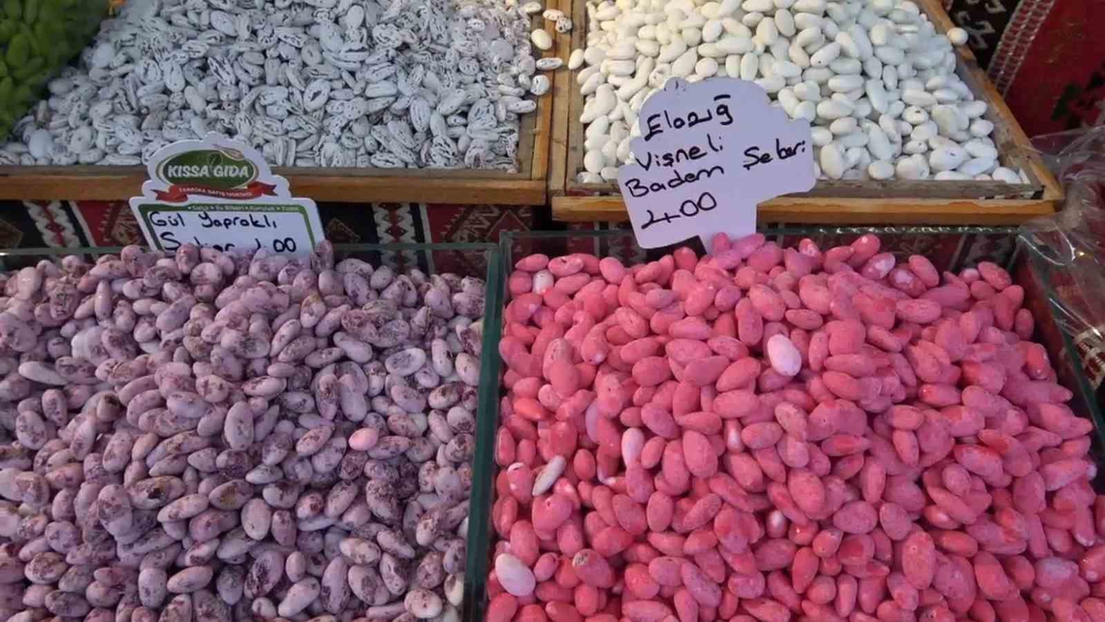 Antep fıstıklı badem şekeri Ramazan’da ağızları tatlandırıyor
