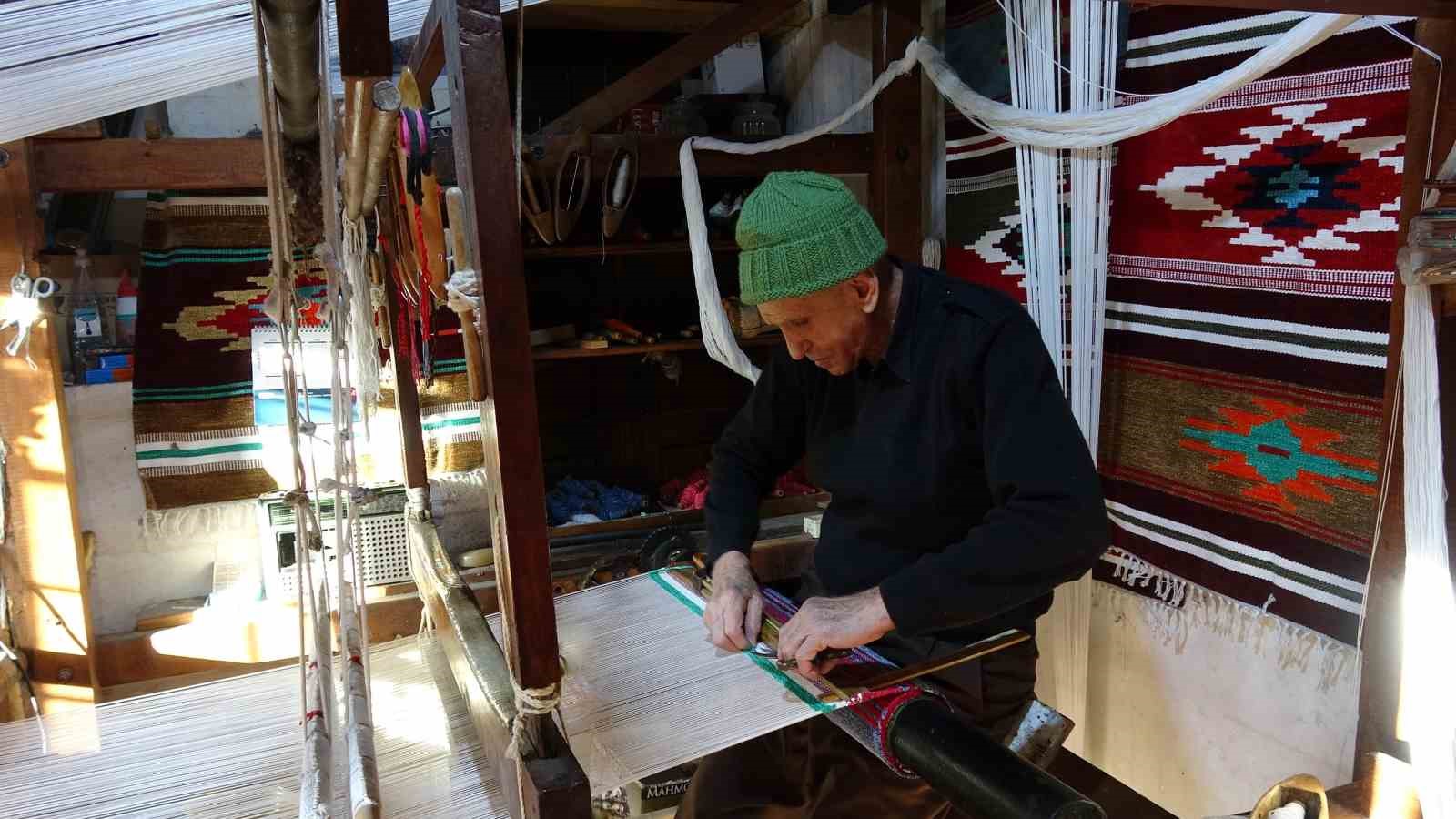 Antep kilimini yaşatmak için 80 yıldır tezgah başında
