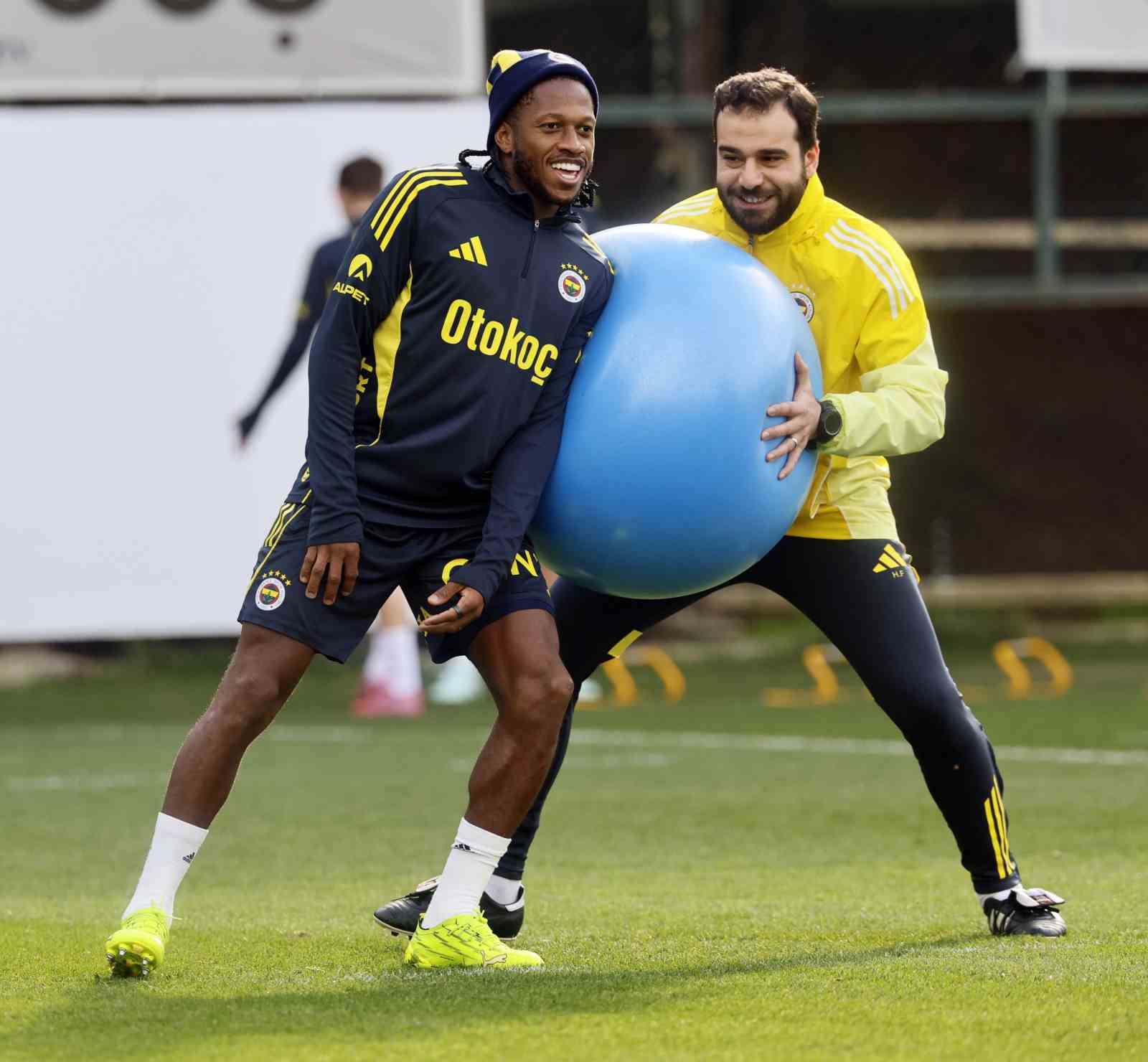 Anthony Musaba, Fenerbahçe’de ilk antrenmanına çıktı
