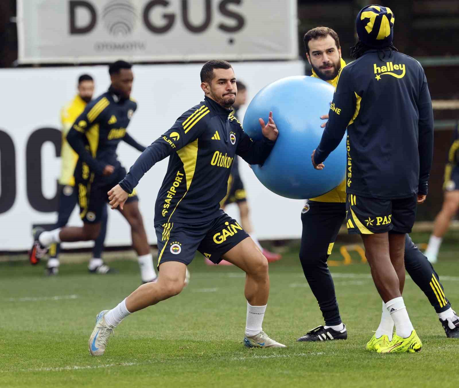 Anthony Musaba, Fenerbahçe’de ilk antrenmanına çıktı
