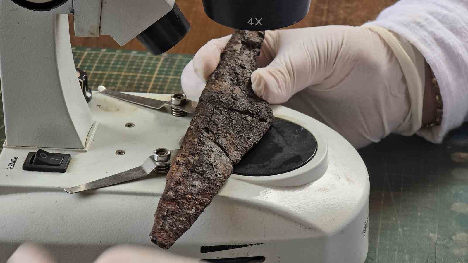 Antik kazıda 1500 yıllık bıçak seti bulundu
