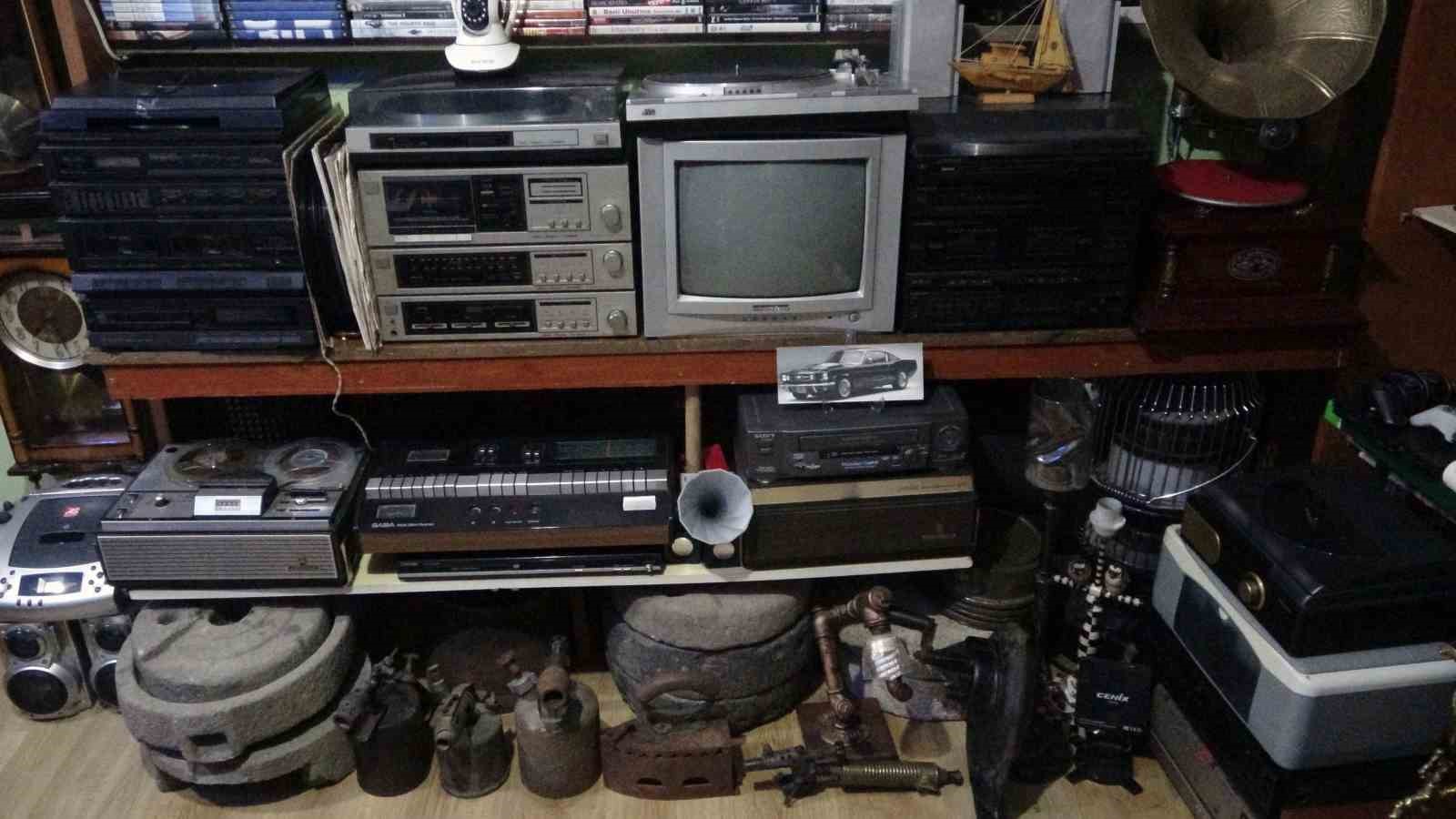 Antika tutkusu ile bodrum katını müzeye çevirdi
