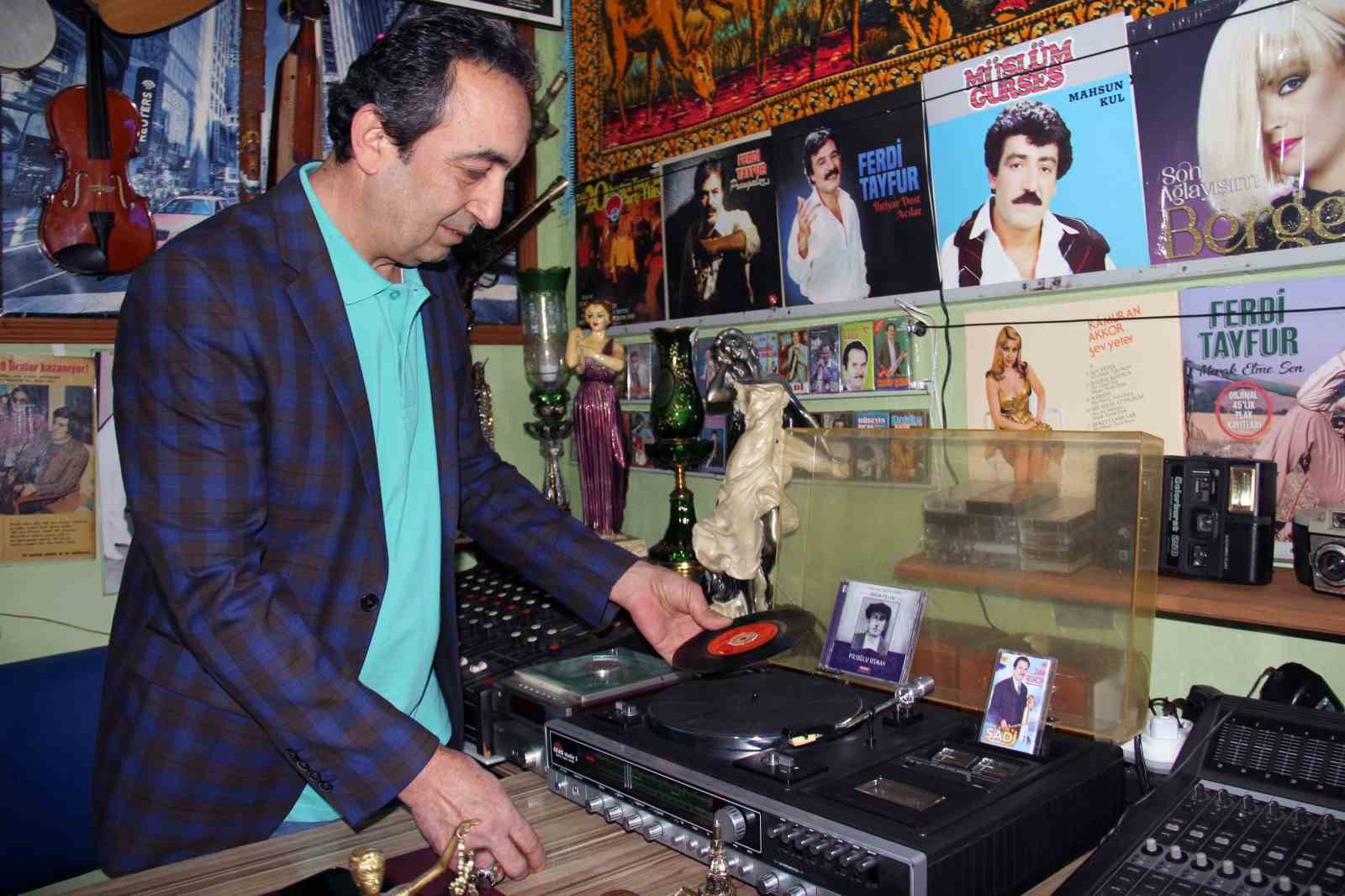 Antika tutkusu ile bodrum katını müzeye çevirdi
