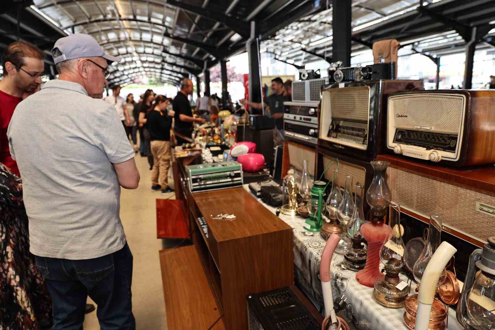 Antikacılar; yeni yılda da kendi yerinde, kendi gününde
