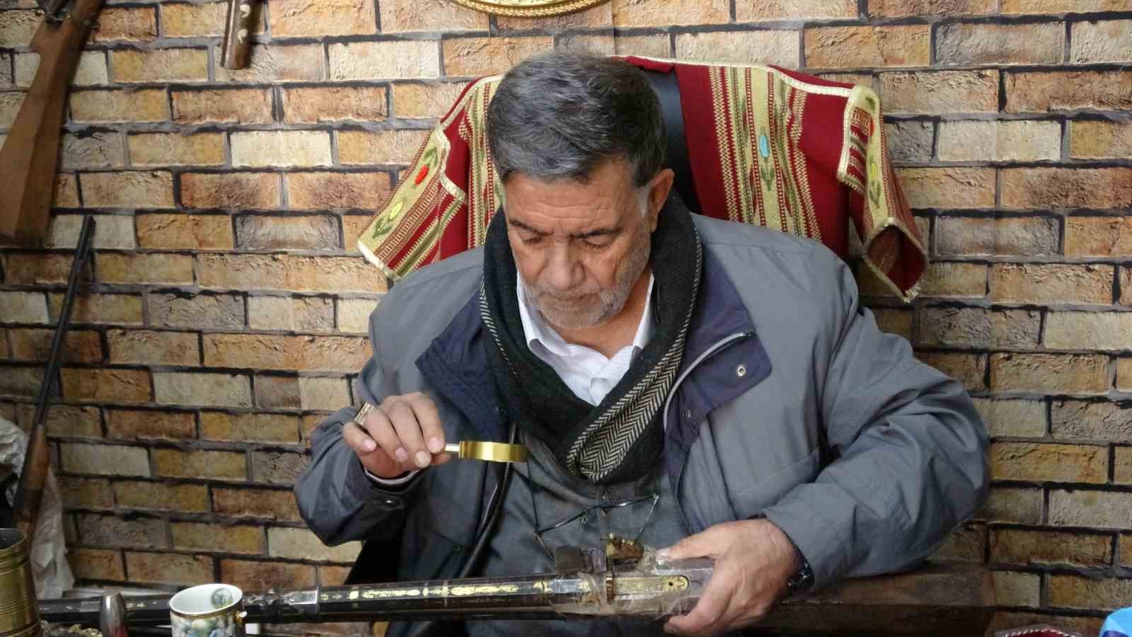 Antikacılardan antika tutkunlarına uyarı: "Her eski antika değil"
