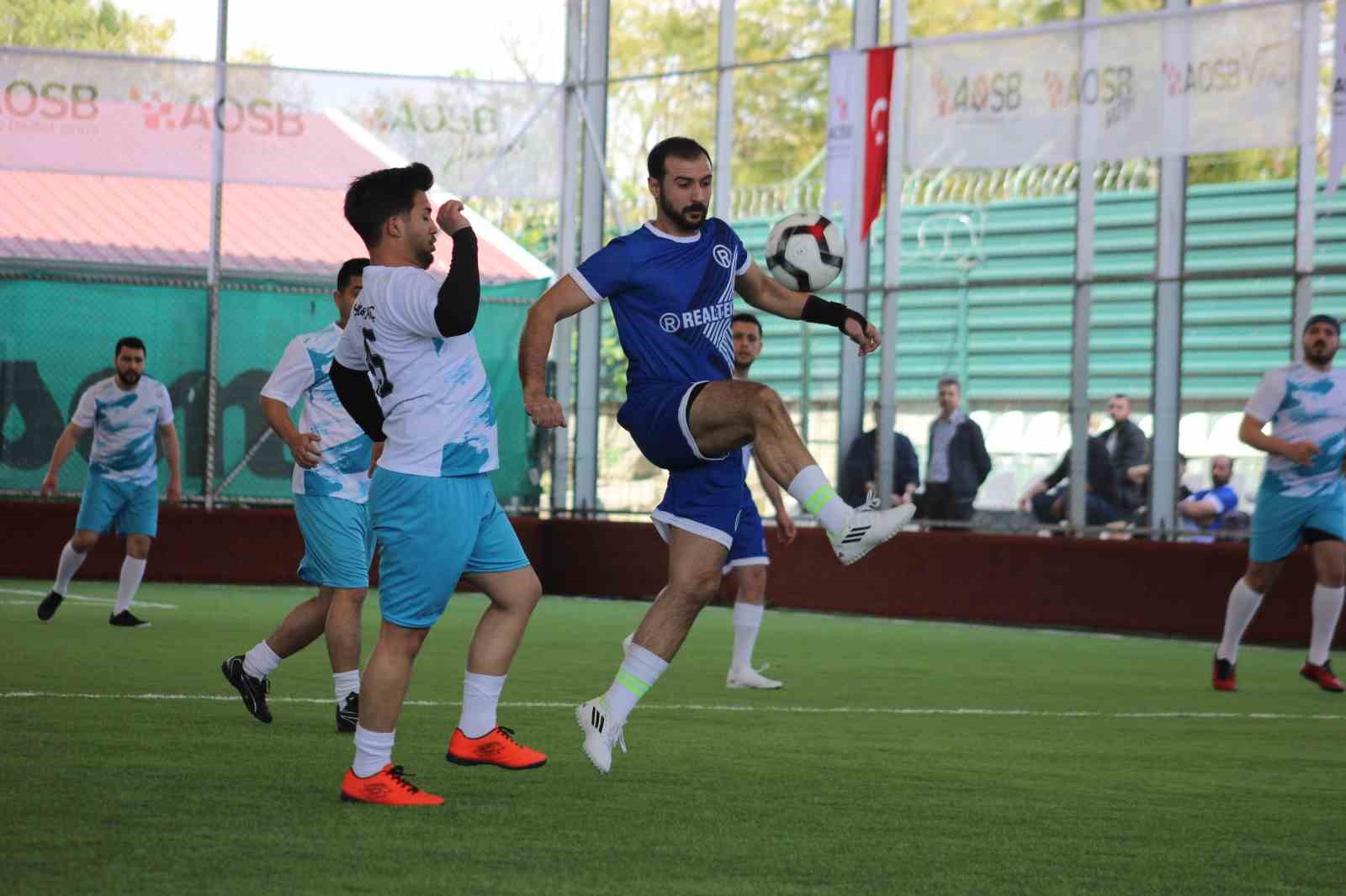 AOSB Futbol Turnuvası’nda ikinci hafta
AOSB Futbol Turnuvası’nda ikinci hafta