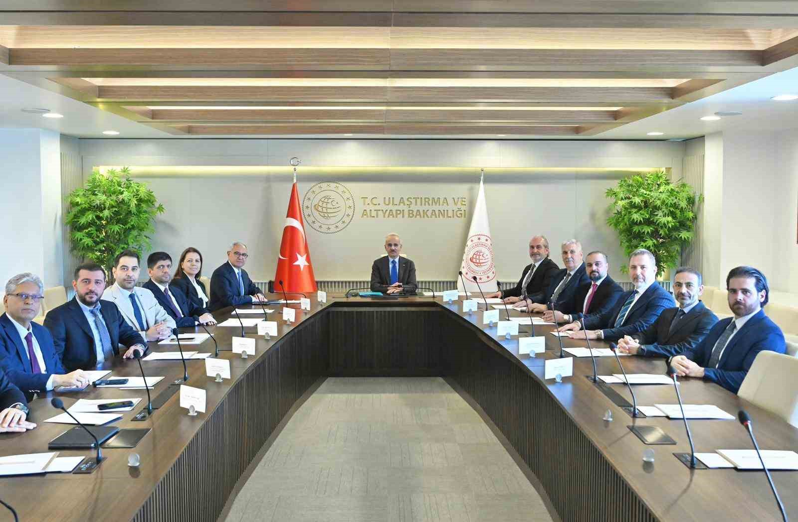 AOSB yönetimi, ulaşım sorununu Ankara’ya taşıdı
AOSB yönetimi, ulaşım sorununu Ankara’ya taşıdı