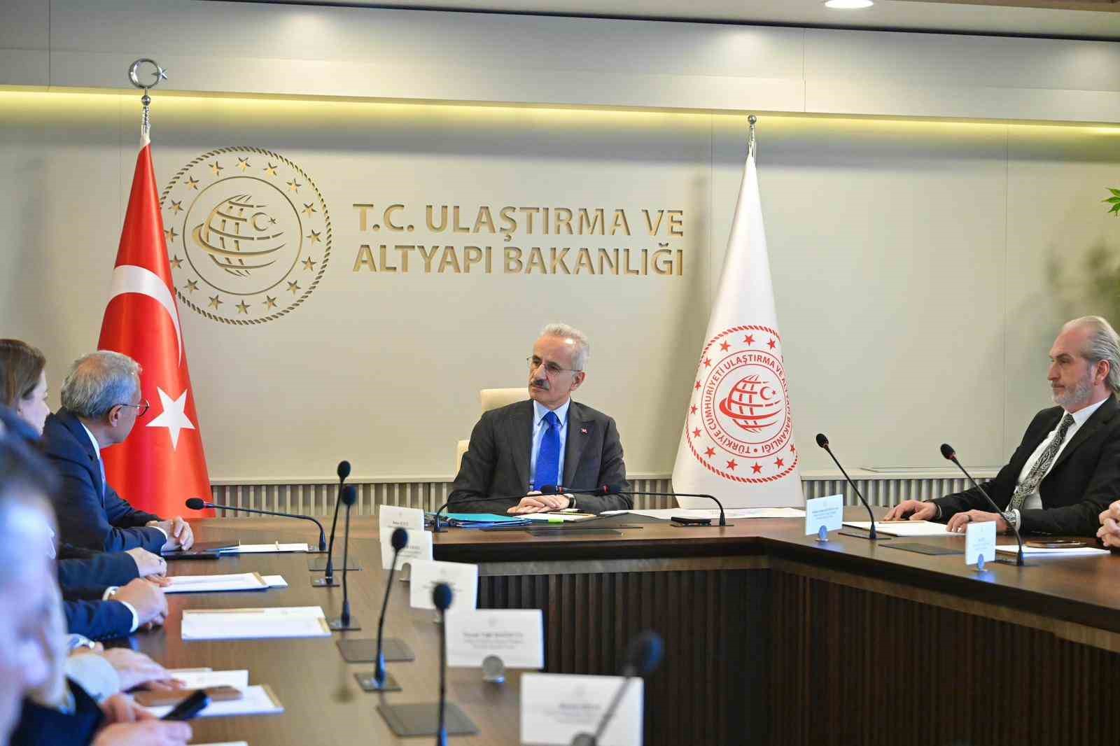 AOSB yönetimi, ulaşım sorununu Ankara’ya taşıdı
AOSB yönetimi, ulaşım sorununu Ankara’ya taşıdı