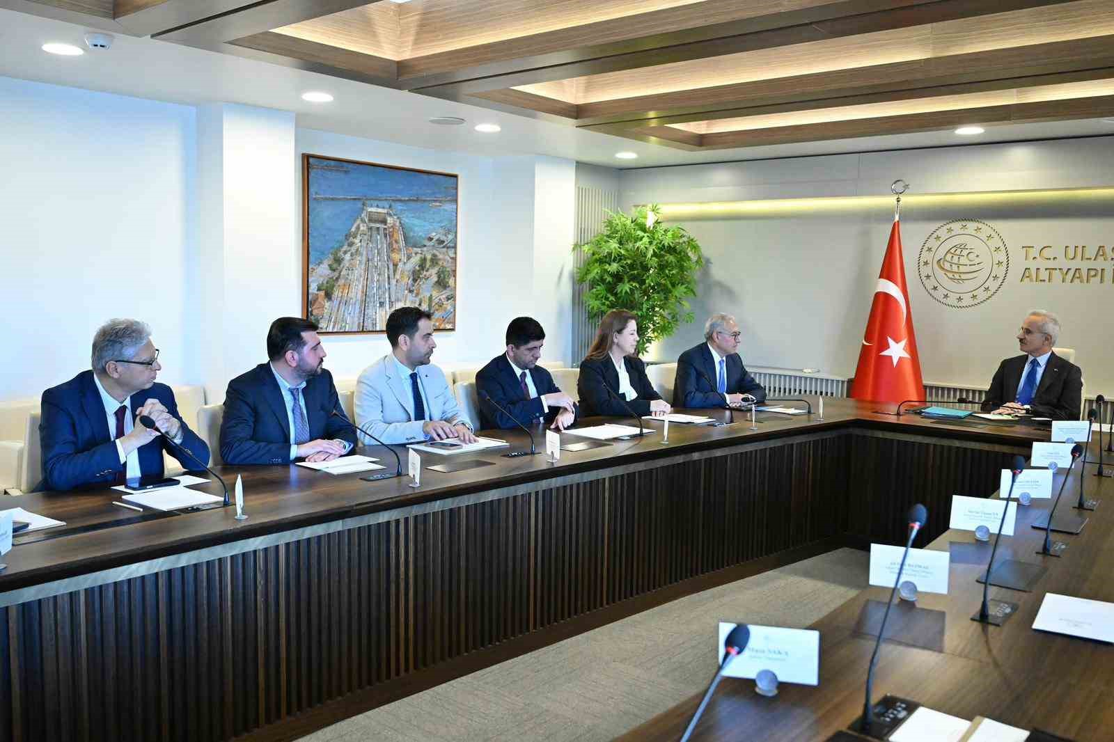 AOSB yönetimi, ulaşım sorununu Ankara’ya taşıdı
AOSB yönetimi, ulaşım sorununu Ankara’ya taşıdı