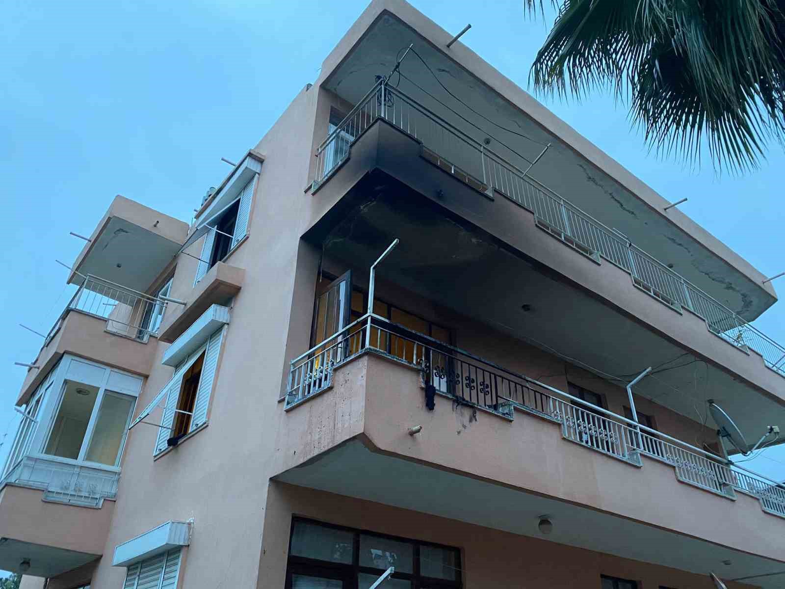 Apartman dairesinde yangın: 1 kişi dumandan etkilendi
