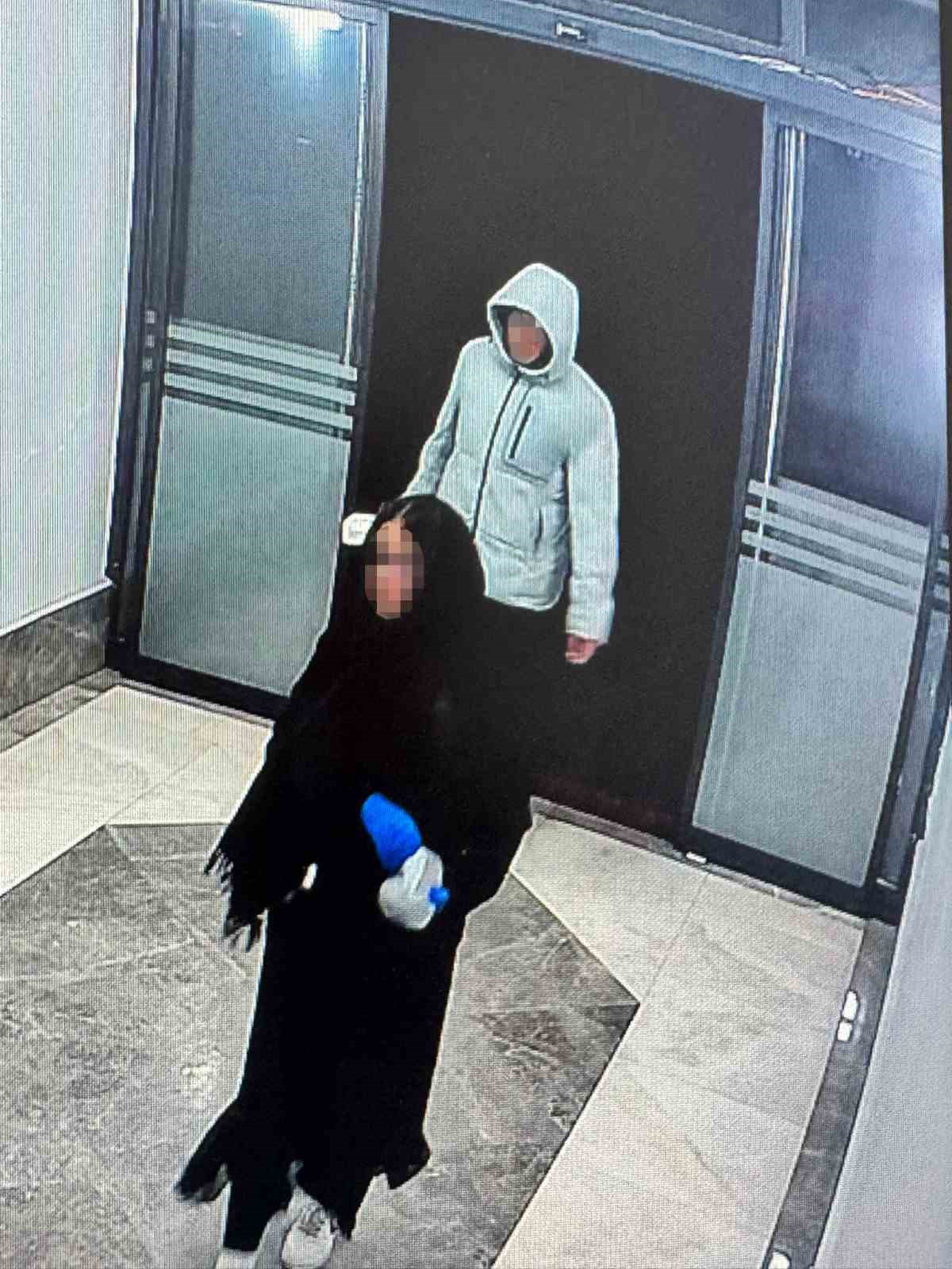 Apartmanda büyü paniği: Karanlıkta gelip idrar ve toz döktüler
