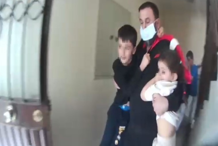 Apartmanda korkutan yangın: 9 kişi tahliye edildi
