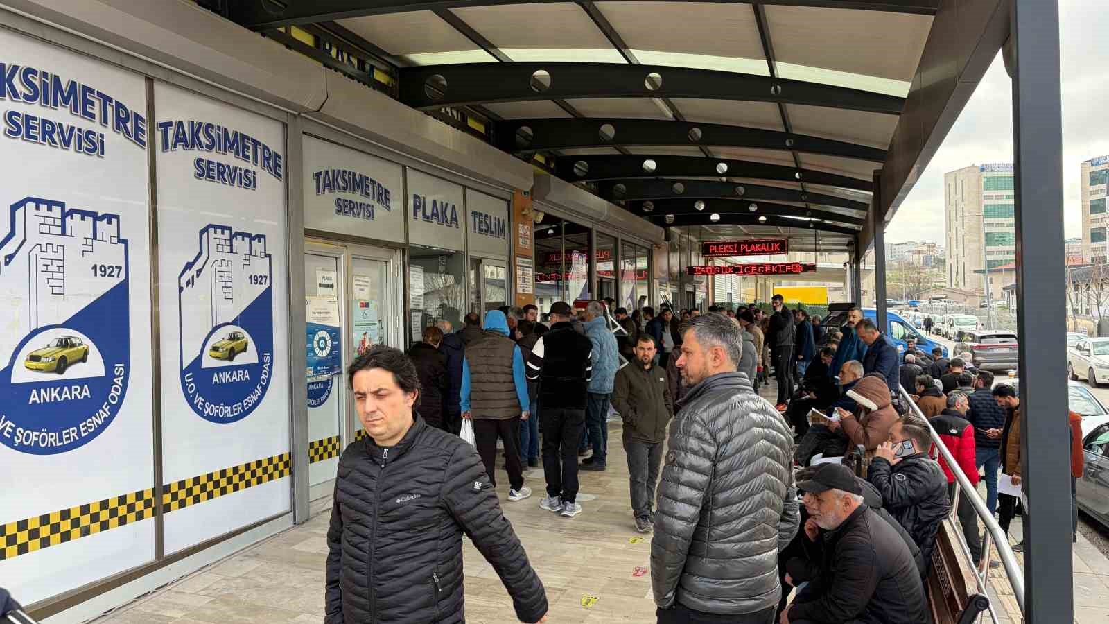 APP plaka değişiminde son gün yoğunluğu
