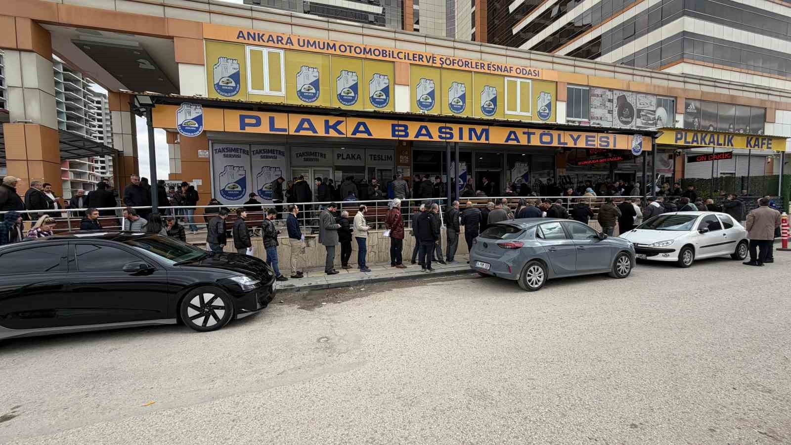 APP plaka değişiminde son gün yoğunluğu
