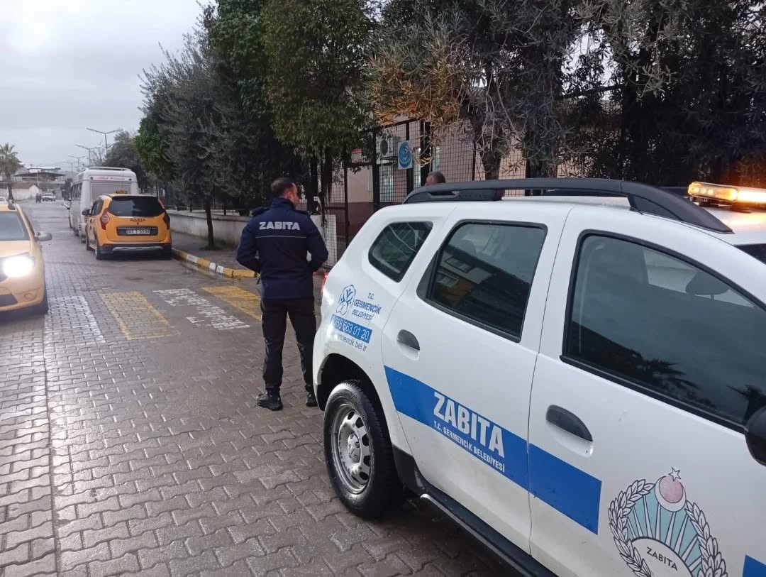 Ara tatil sonrası Germencik’te okul önlerinde zabıta mesaisi
