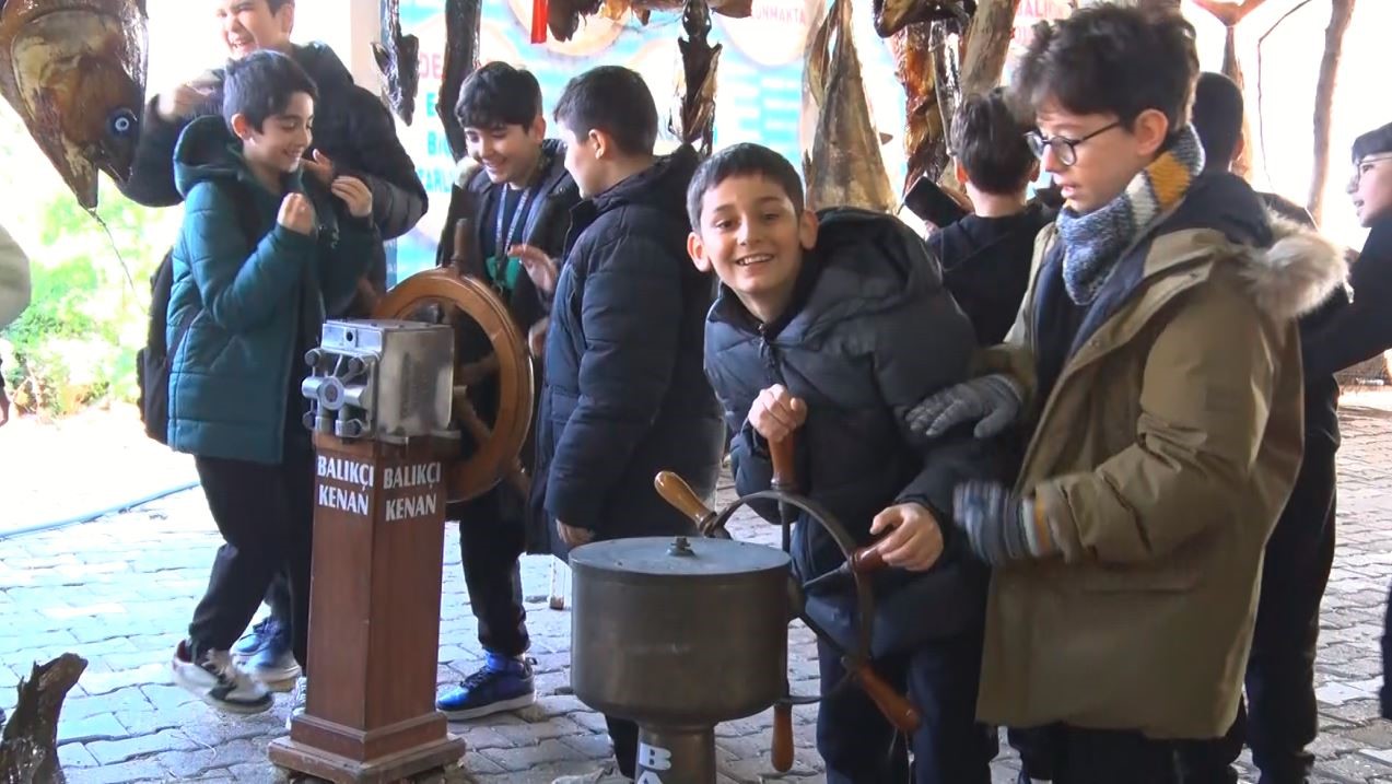 Ara tatile giren öğrencilerden, balık müzesi ziyareti
