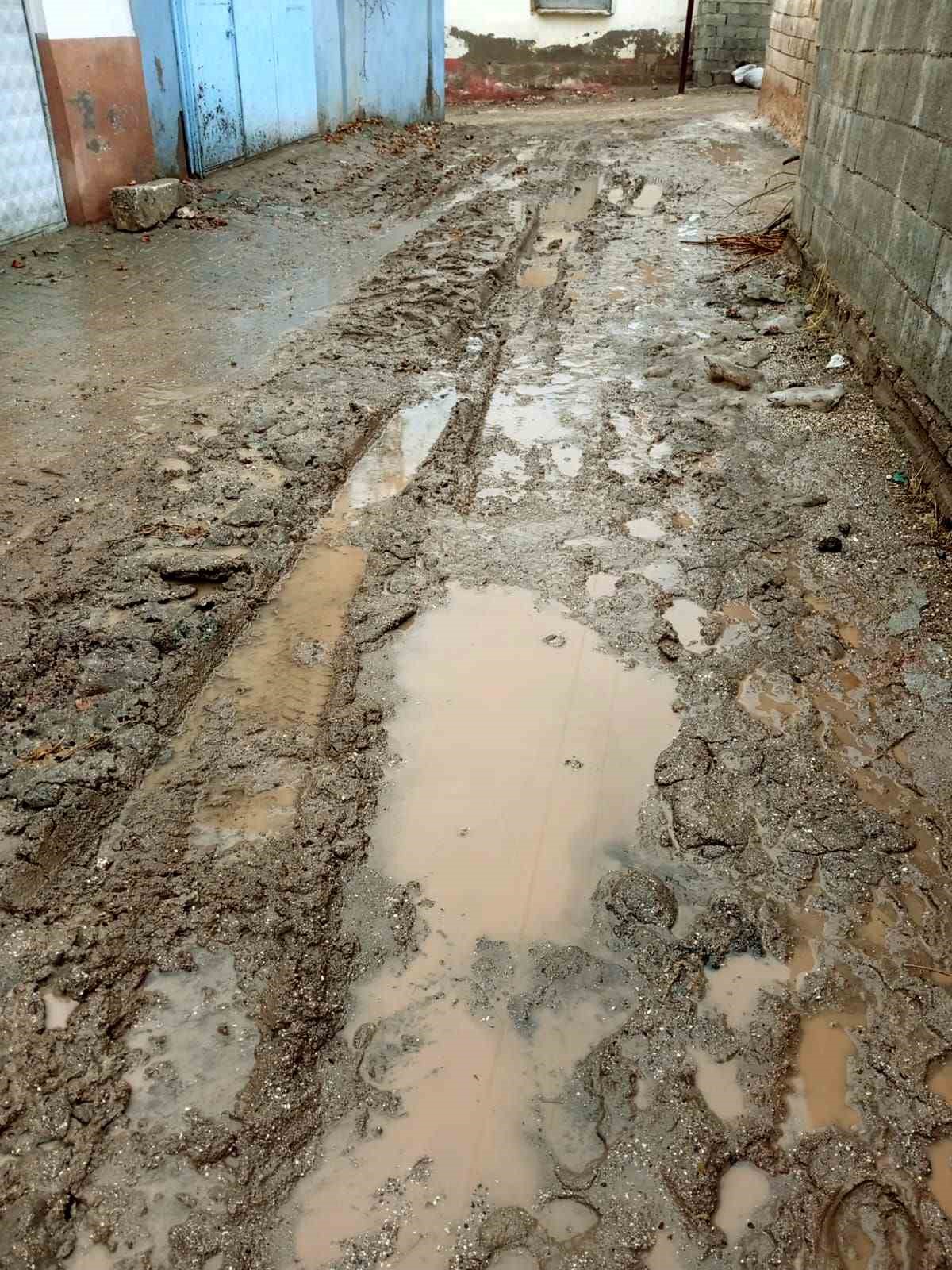 Araban’da vatandaşların çamur çilesi
