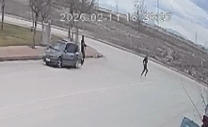 Arabasını boyatmasında yardım eden arkadaşına av tüfeği ile saldırdı
