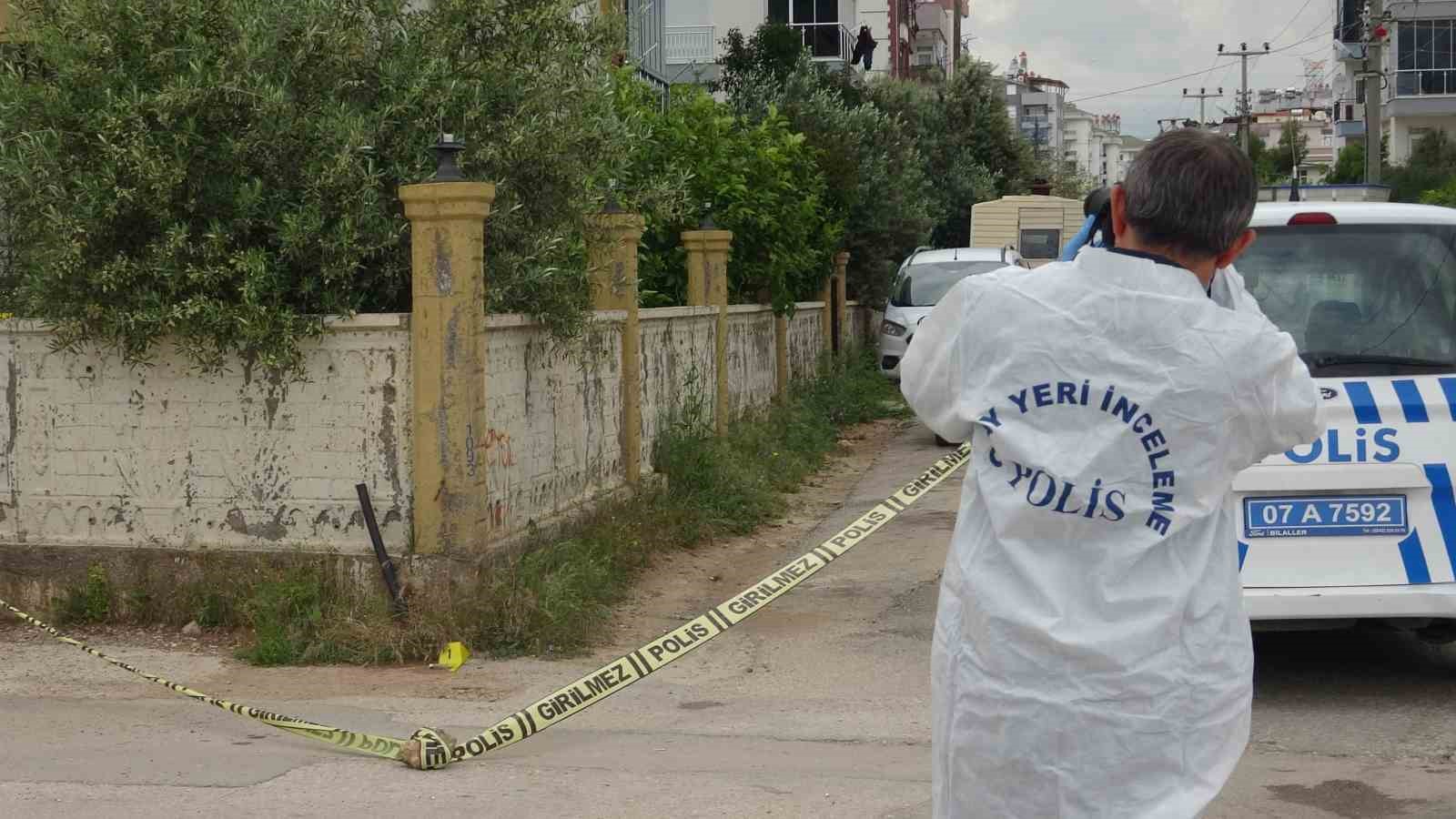 Aracın anahtarını vermeyen annesine sinirlenince eve pompalı tüfekle ateş açtı
