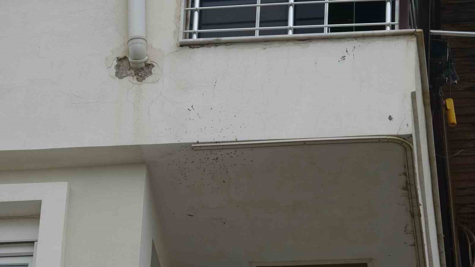 Aracın anahtarını vermeyen annesine sinirlenince eve pompalı tüfekle ateş açtı
