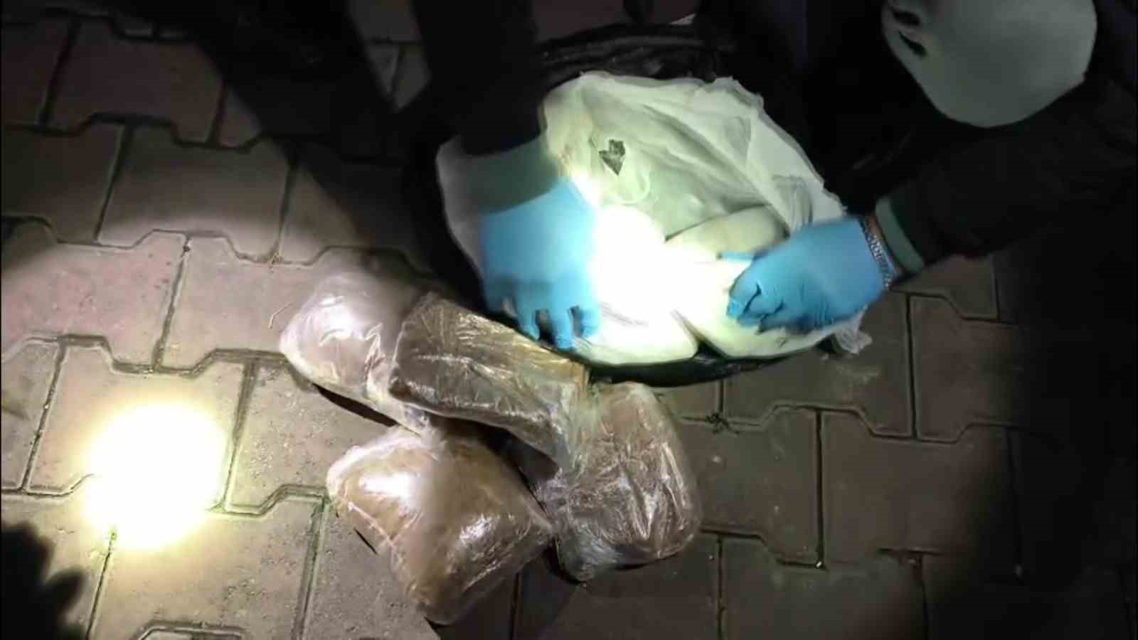 Aracında 825 kilo bonzai yapılacak ham madde yakalattı: "Bana ait değil"
